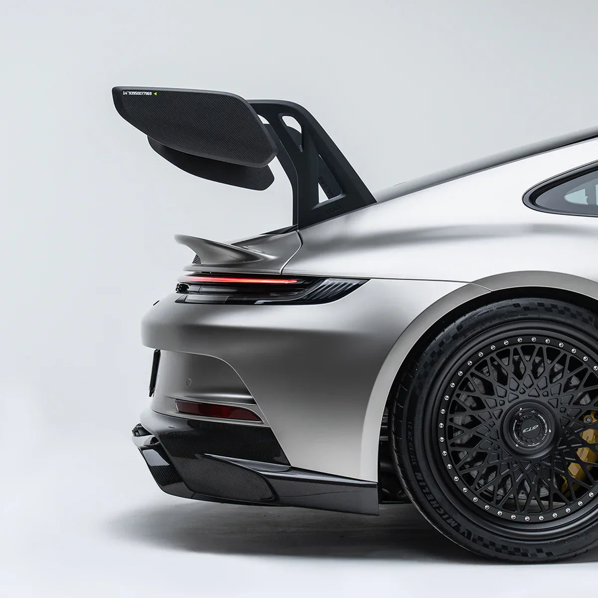 포르쉐 992 GT3 AT-P 스완넥 윙